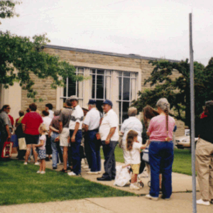 2001.6.9 Booksale Line 2